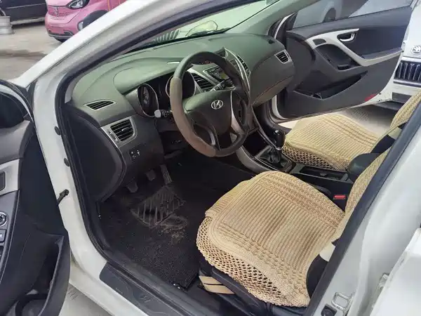 Hyundai Elantra Langdong 2012
