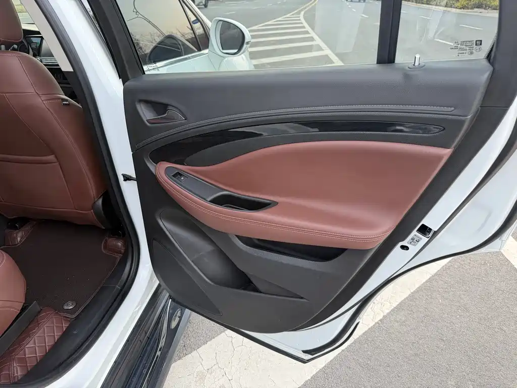 Buick Envision Plus 2018 — фото 13