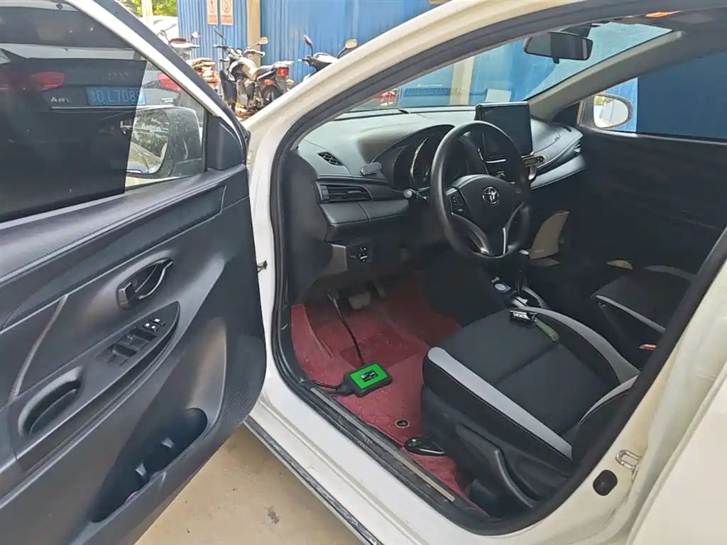 Toyota Yaris L 2022 — фото 16