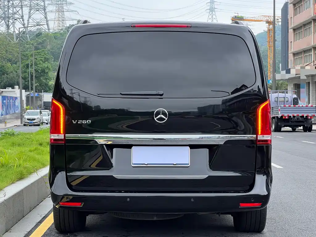 Mercedes-Benz V-Class 2018 — фото 24