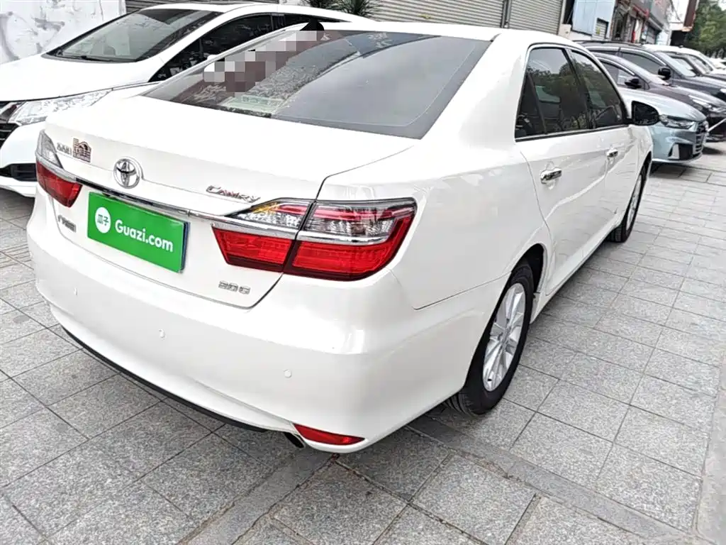 Toyota Camry 2017 — фото 7