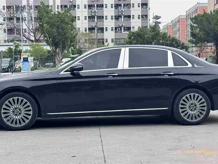 Mercedes-Benz E-Class 2023 — фото 9