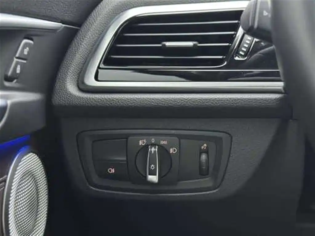 BMW 1 Series 2021 — фото 11