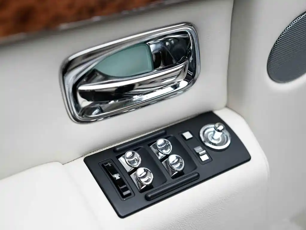 Rolls-Royce Phantom 2011 — фото 14