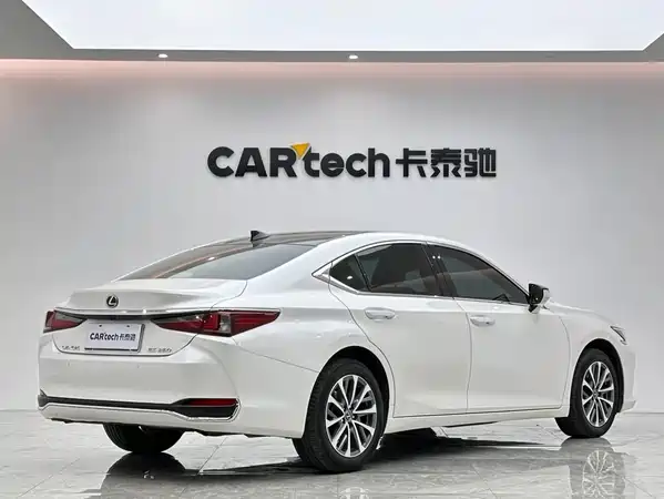Lexus ES 2022