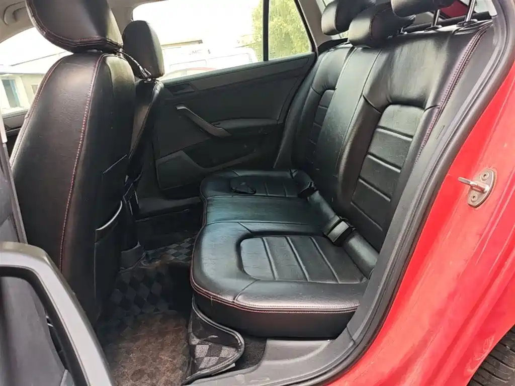 Skoda Rapid Spaceback 2017 — фото 17