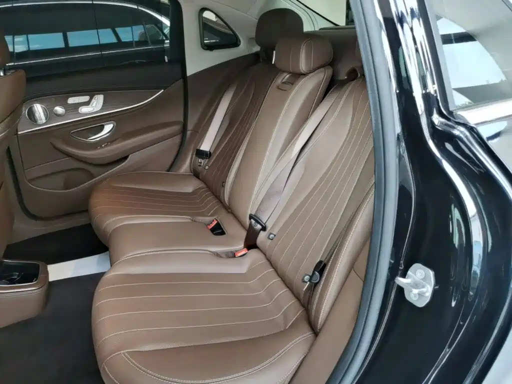 Mercedes-Benz E-Class 2023 — фото 17