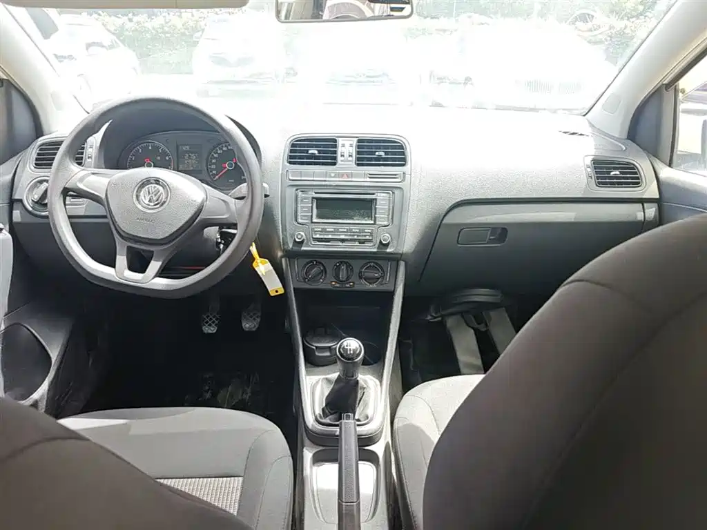 Volkswagen Polo 2015 — фото 10