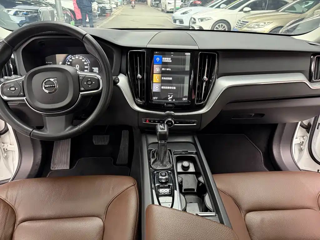 Volvo XC60 2018 — фото 17