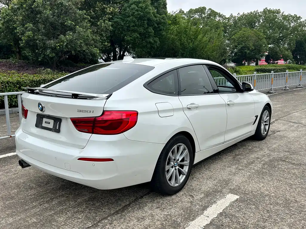 BMW 3 Series GT 2017 — фото 18