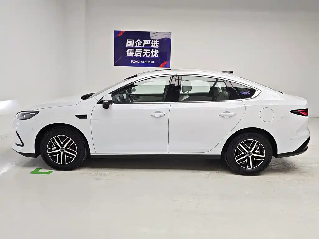 BYD Seal 05 DM-i 2025 — фото 9