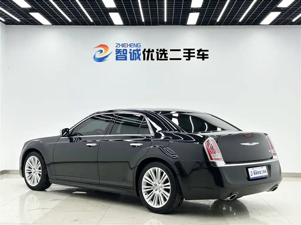 Chrysler 300C 2015 — фото 24