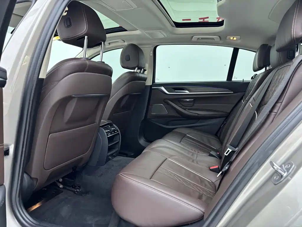 BMW 5 Series New Energy 2019 — фото 15