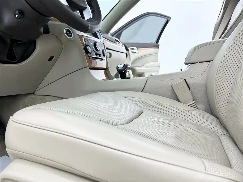 Chrysler 300C 2015 — фото 18