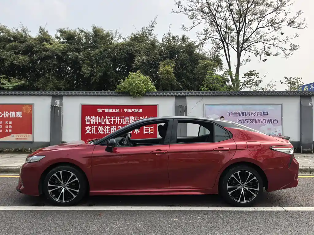 Toyota Camry 2019 — фото 11