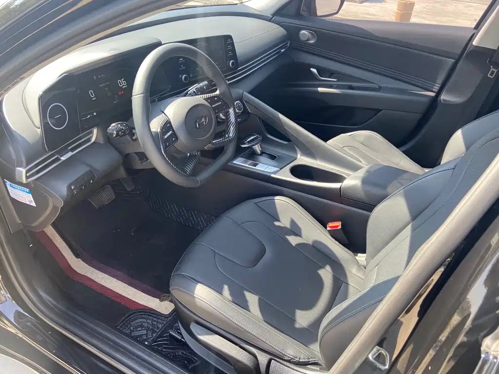 Hyundai Elantra 2023 — фото 4