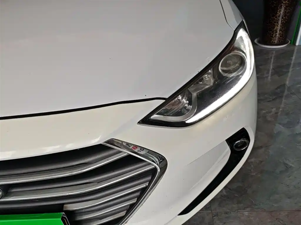 Hyundai Elantra 2018 — фото 24