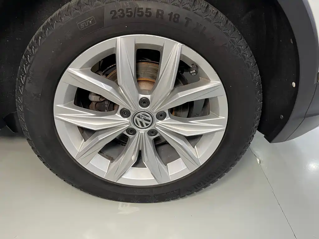 Volkswagen Tiguan 2017 — фото 14