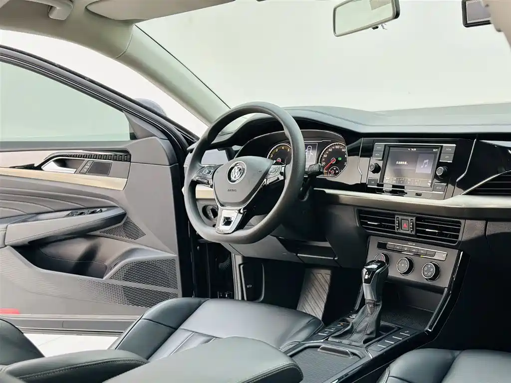 Volkswagen Passat 2019 — фото 16