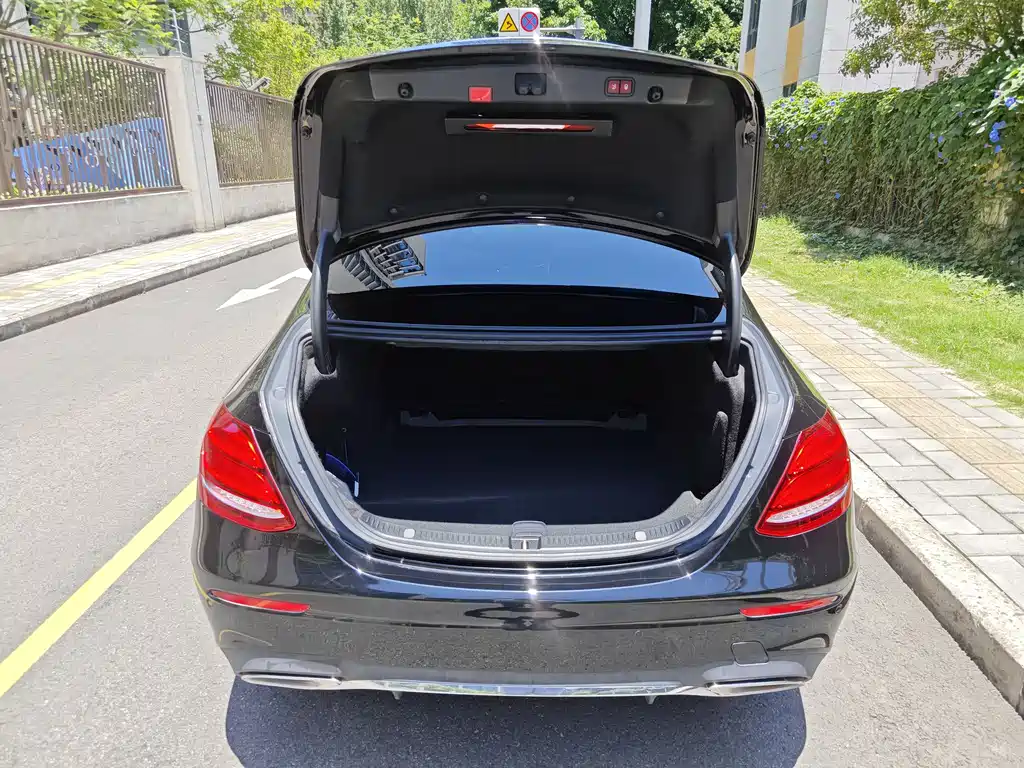 Mercedes-Benz E-Class 2020 — фото 22