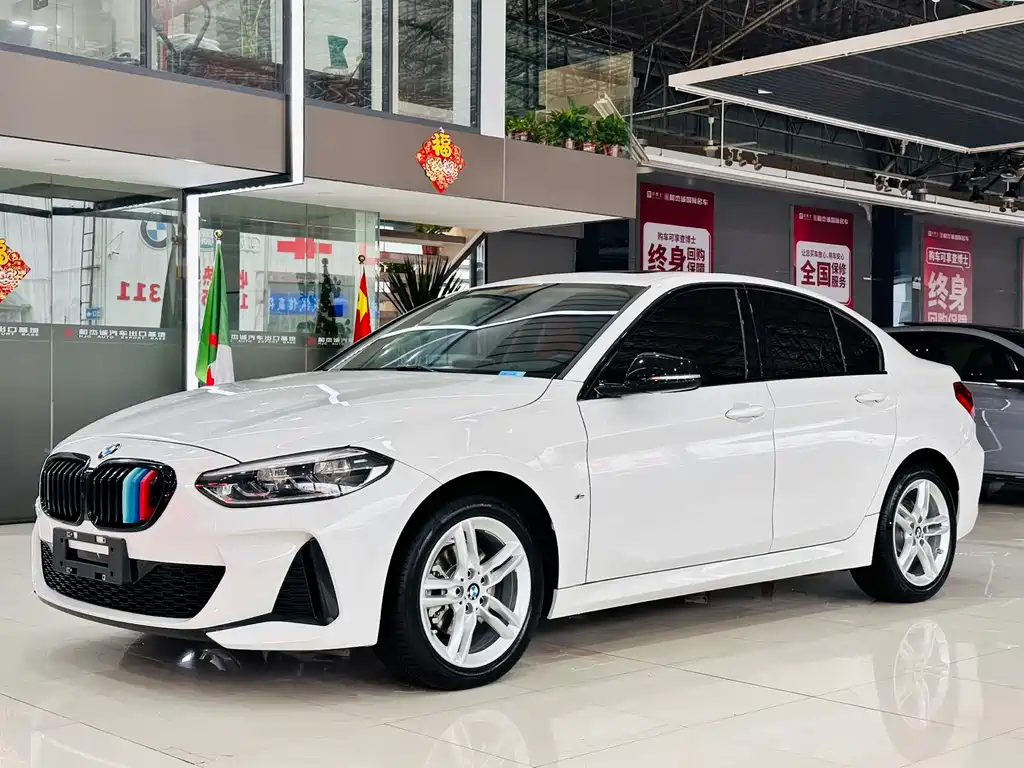 BMW 1 Series 2023 — фото 1