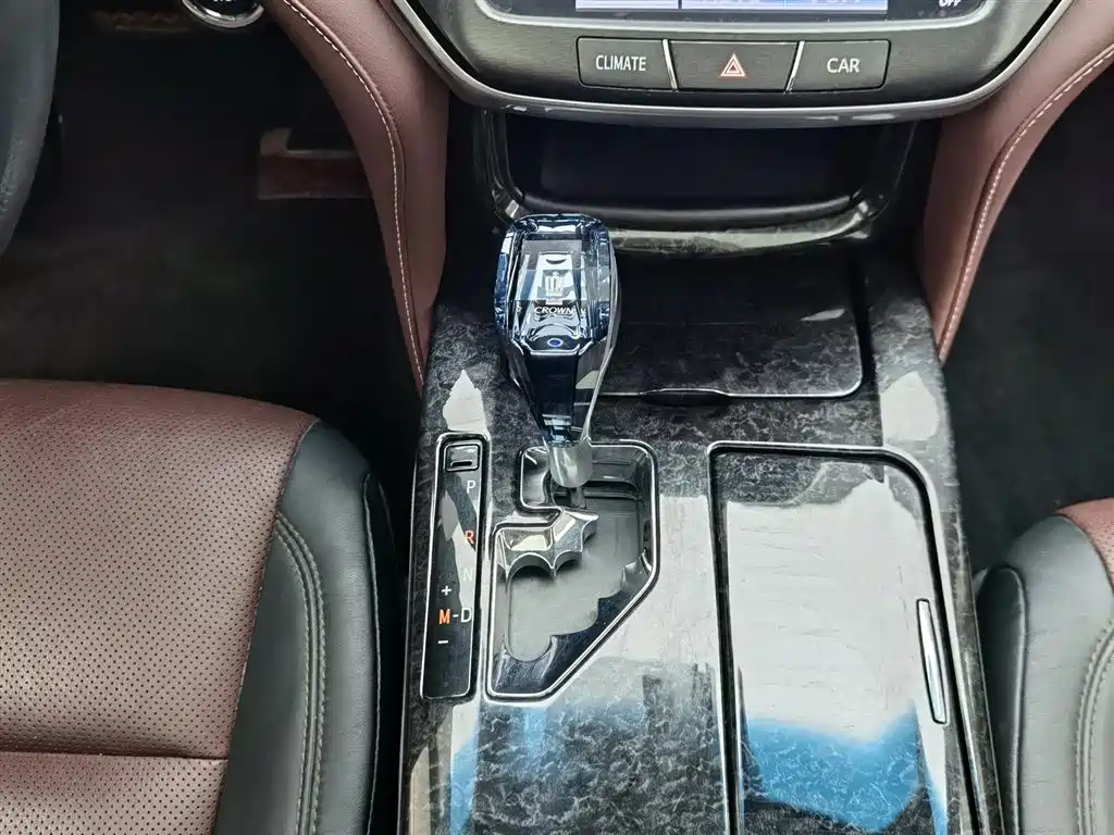 Toyota Crown 2018 — фото 13