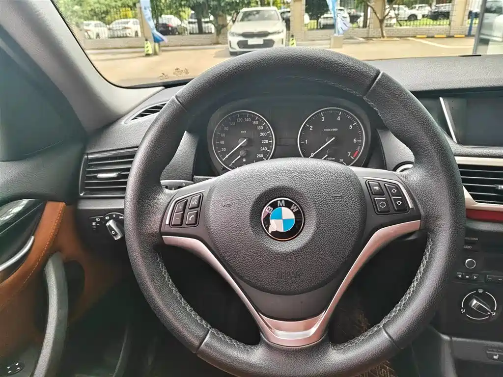 BMW X1 2015 — фото 10