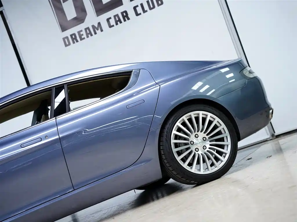 Aston Martin Rapide 2011 — фото 18