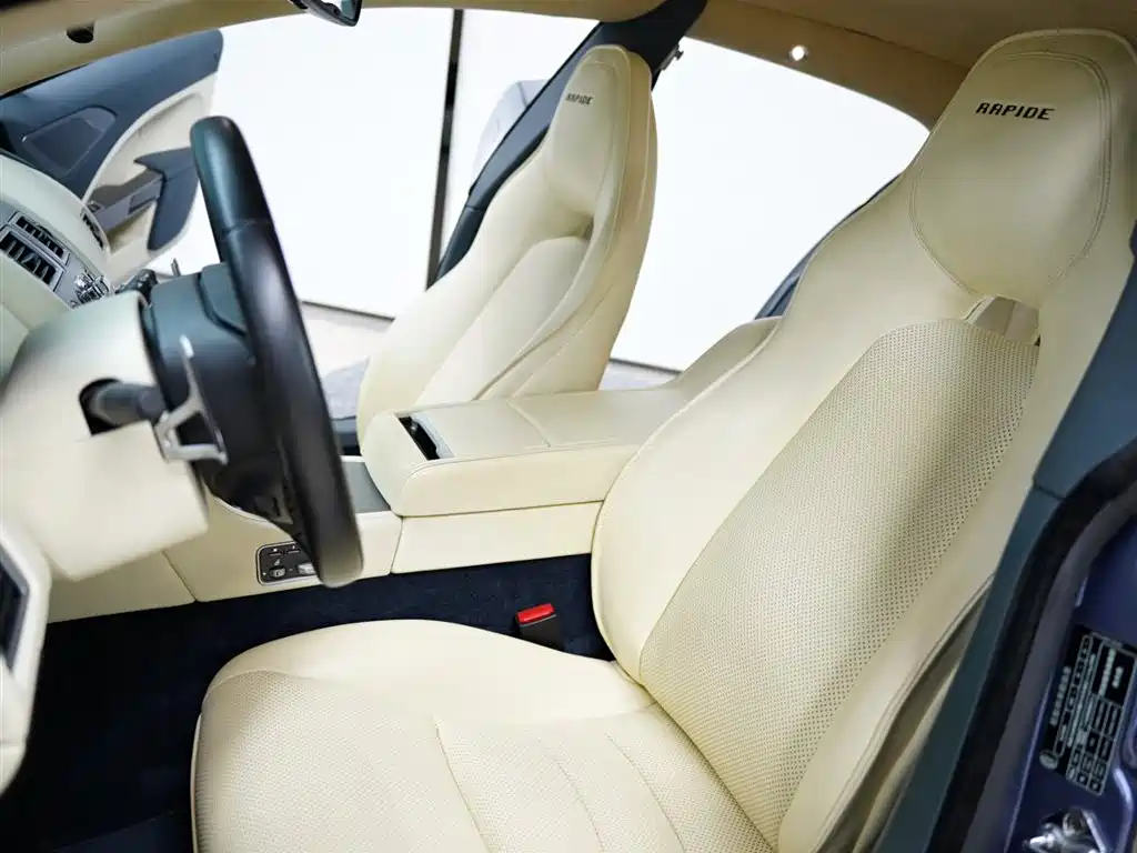 Aston Martin Rapide 2011 — фото 22