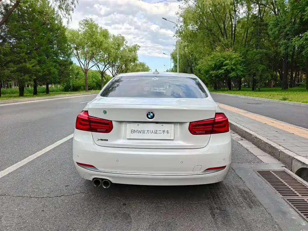 BMW 3 Series 2019 — фото 11