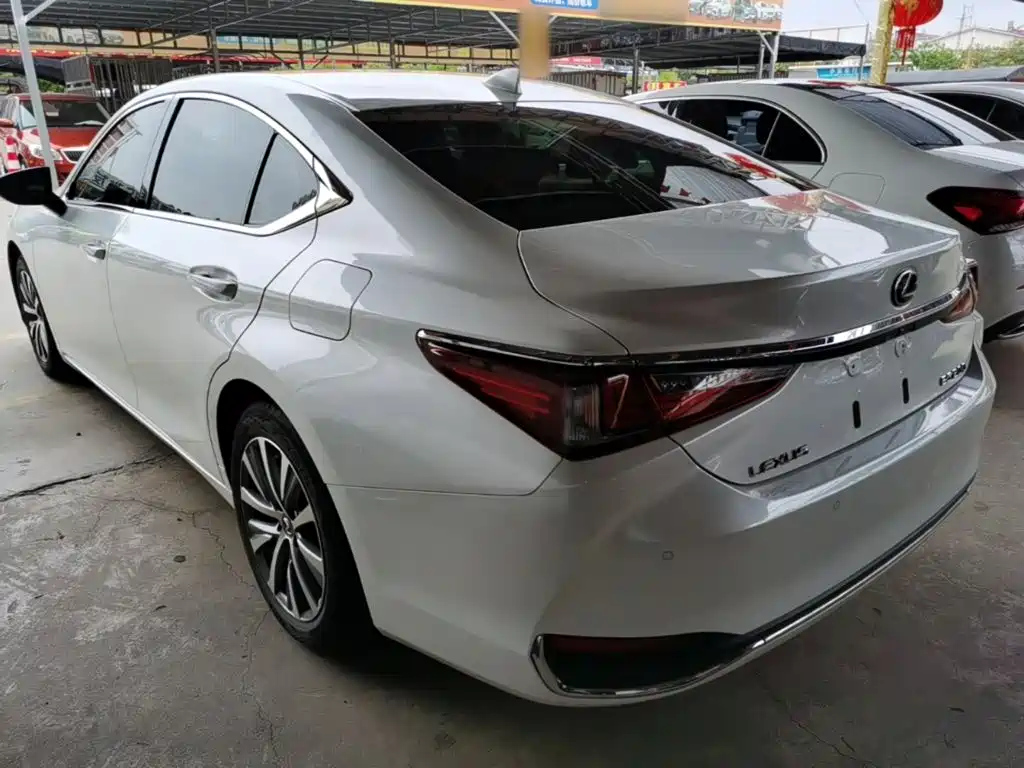 Lexus ES 2019 — фото 5