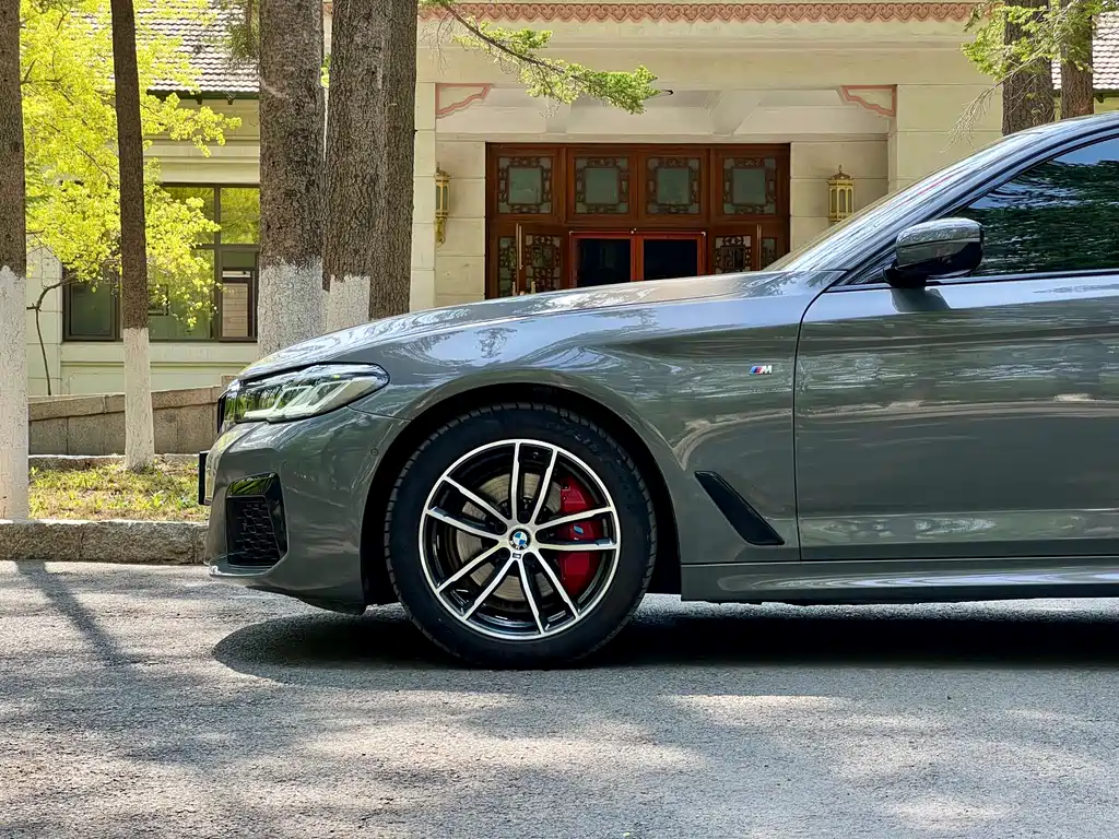 BMW 5 Series 2022 — фото 13