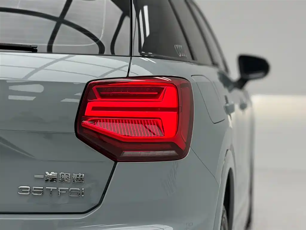 Audi Q2L 2023 — фото 12