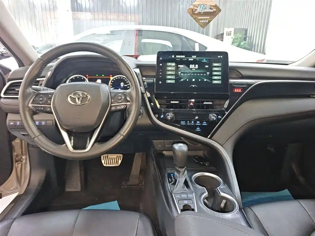 Toyota Camry 2021 — фото 10
