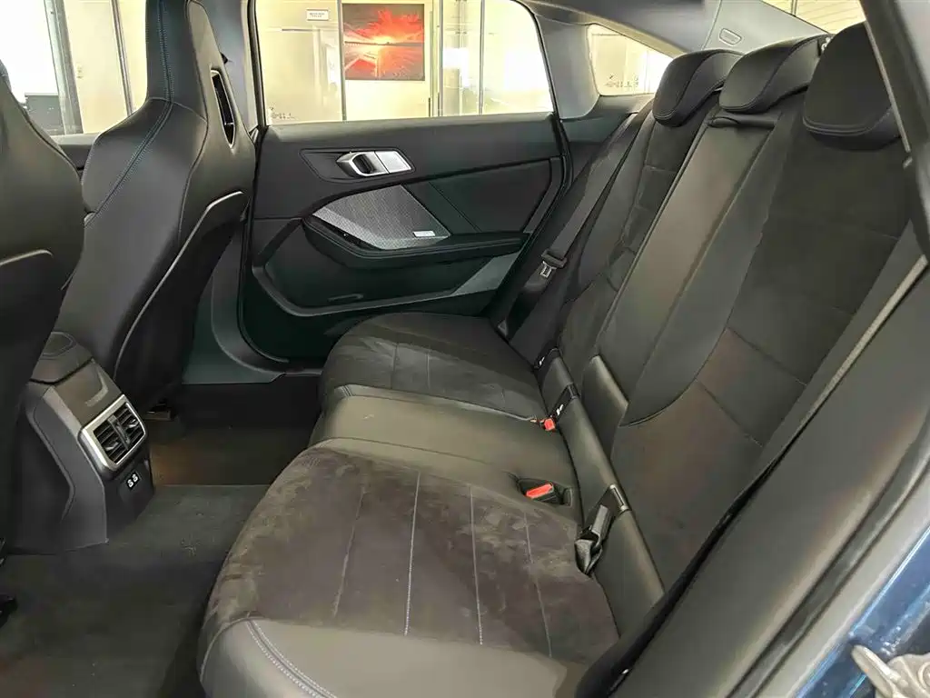 BMW 2 Series 2025 — фото 17