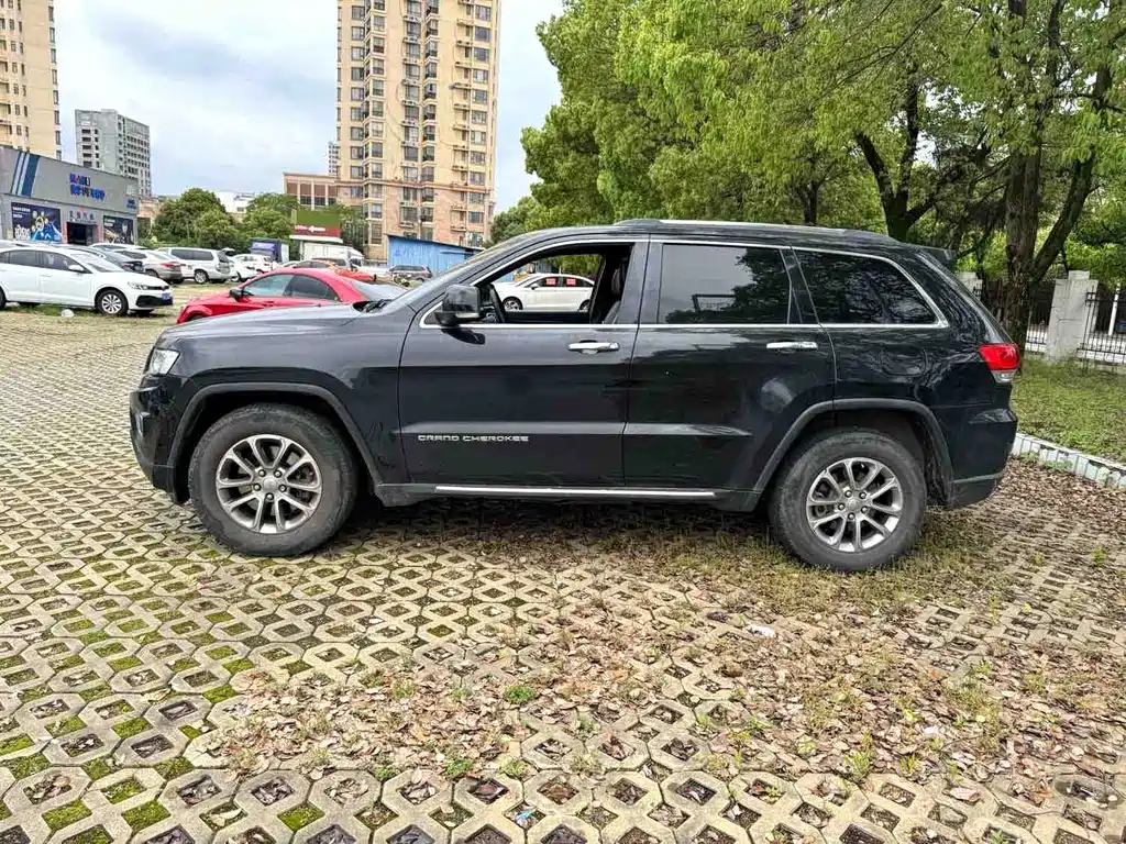 Jeep Grand Cherokee 2016 — фото 4