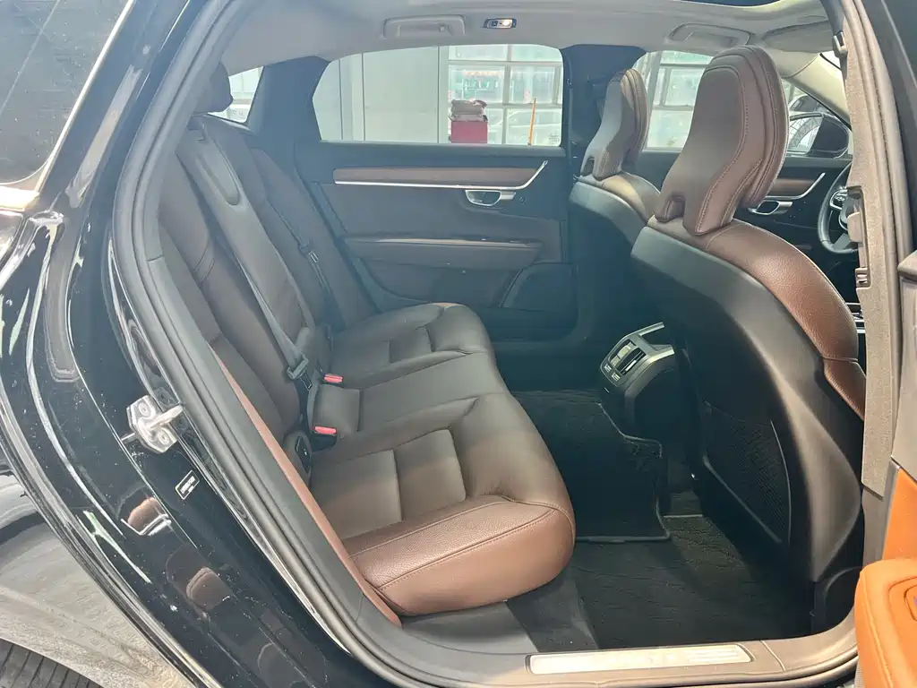 Volvo S90 2019 — фото 12