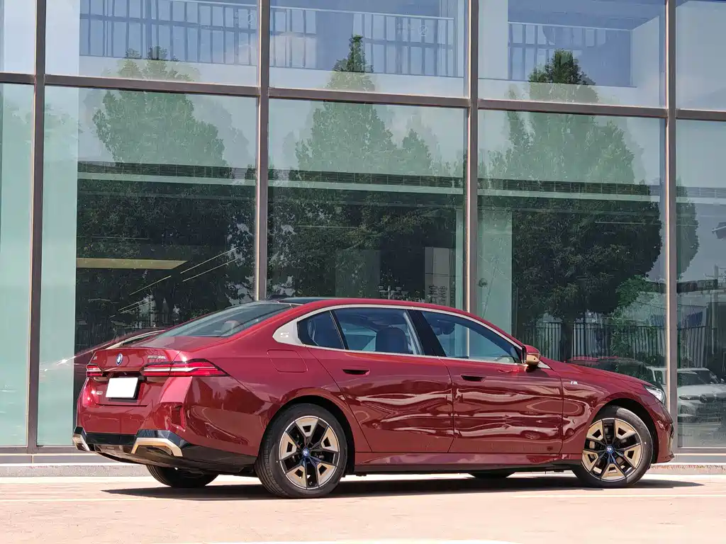 BMW i5 — фото 3