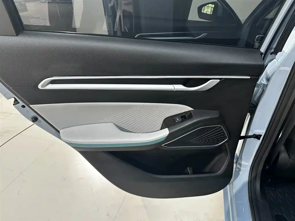 Geely Emgrand 2023 — фото 20