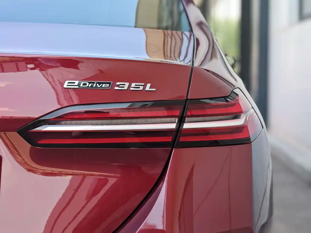 BMW i5 — фото 11