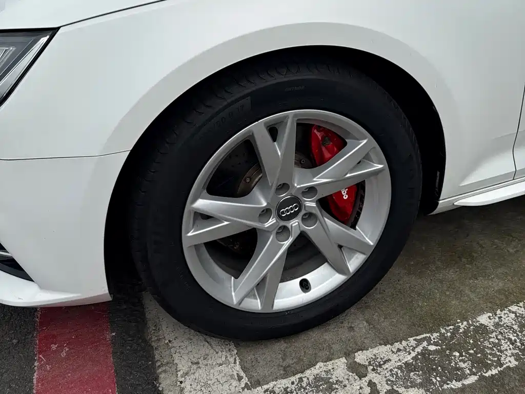 Audi A4L 2018