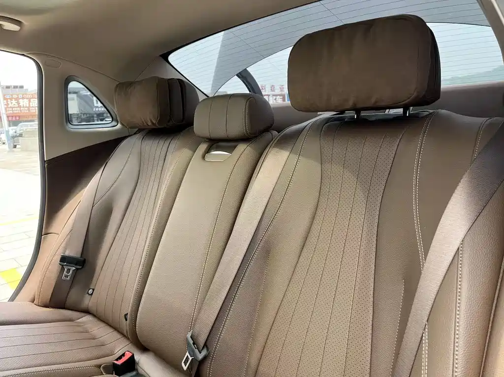 Mercedes-Benz E-Class 2021 — фото 17