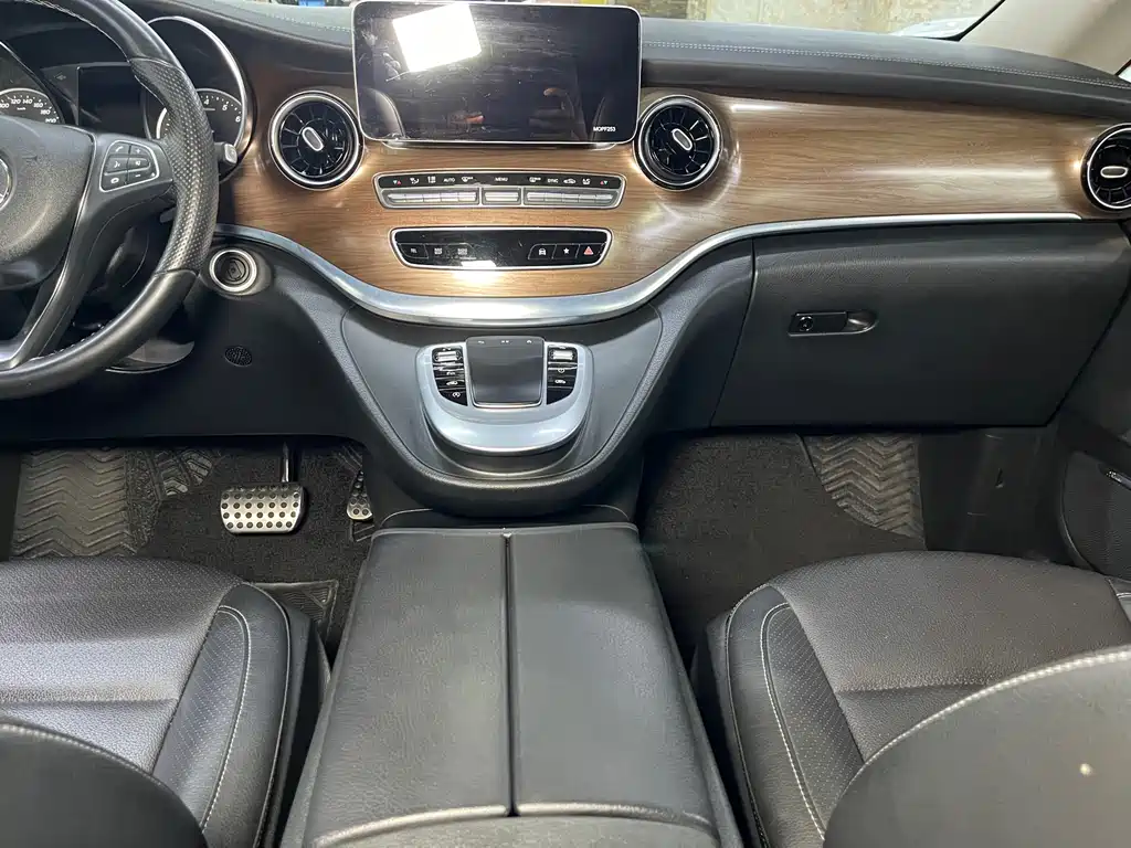 Mercedes-Benz V-Class 2022 — фото 13