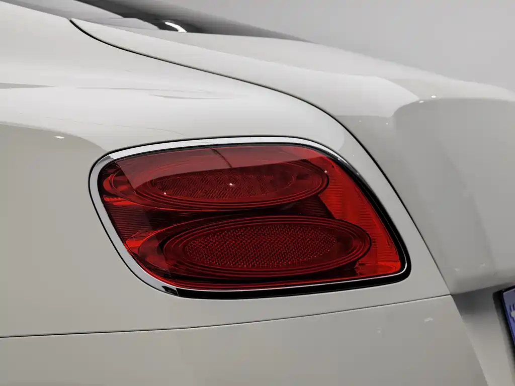 Bentley Continental 2015 — фото 16
