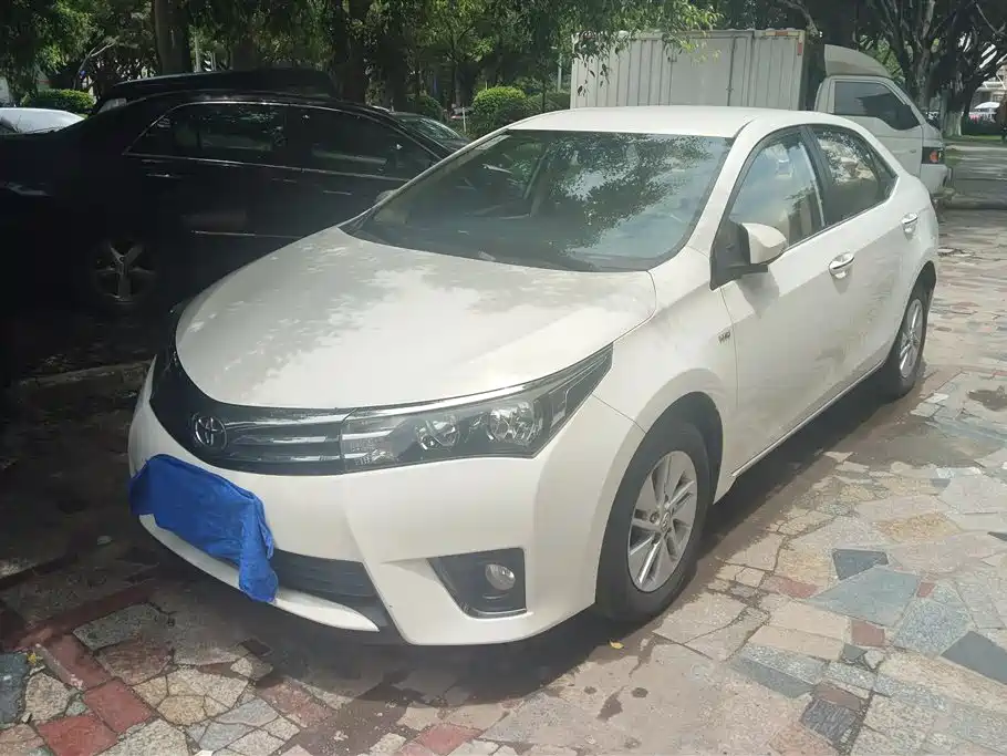 Toyota Corolla 2015 — фото 1