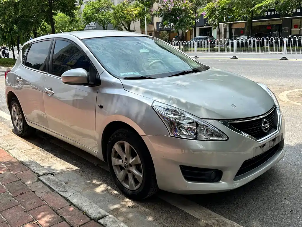 Nissan Tiida 2012