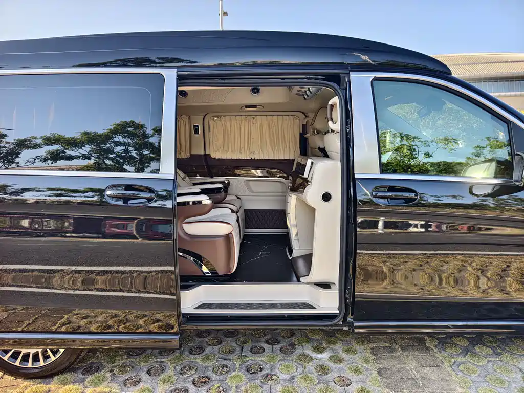 Mercedes-Benz V-Class 2020 — фото 11