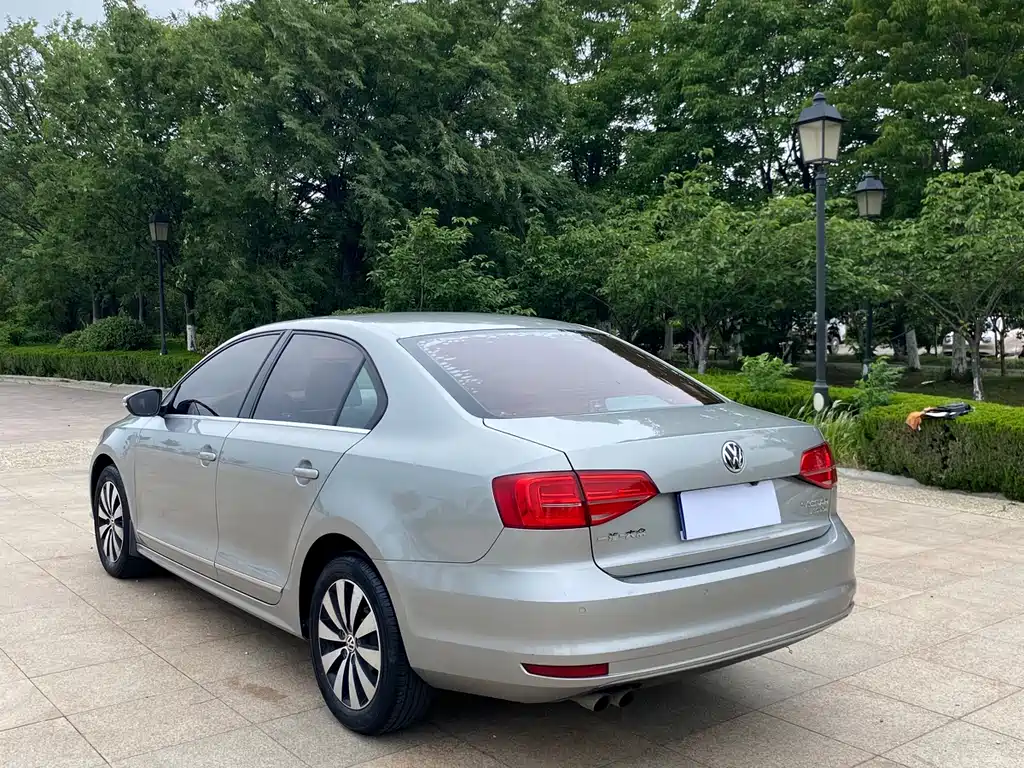 Volkswagen Sagitar 2015