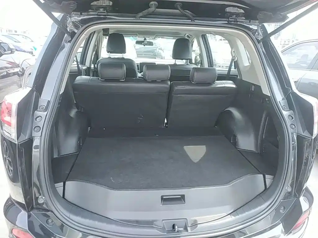 Toyota RAV4 2018 — фото 19