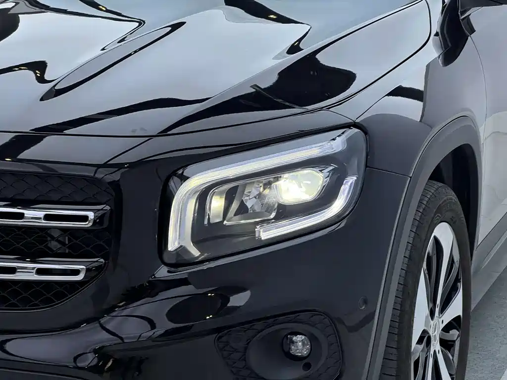 Mercedes-Benz GLB 2023